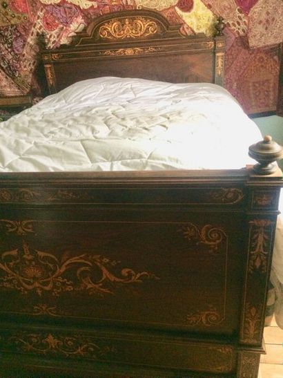 Ensemble de chambre à coucher comprenant...