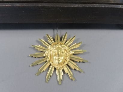 Pendule squelette en bronze ciselé et doré....