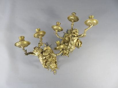 Paire d’appliques en bronze ciselé et doré...