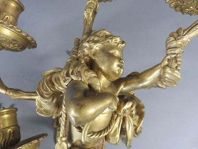 Paire d’appliques en bronze ciselé et doré...