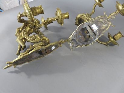 Paire d’appliques en bronze ciselé et doré...