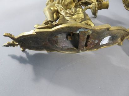 Paire d’appliques en bronze ciselé et doré...