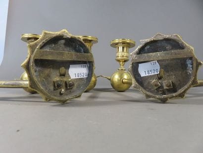 Rare paire d’appliques en bronze ciselé et...