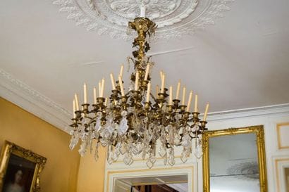 Important lustre à trente-six lumières étagées...