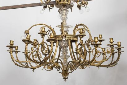 Lustre en bronze ciselé et doré, fût central...