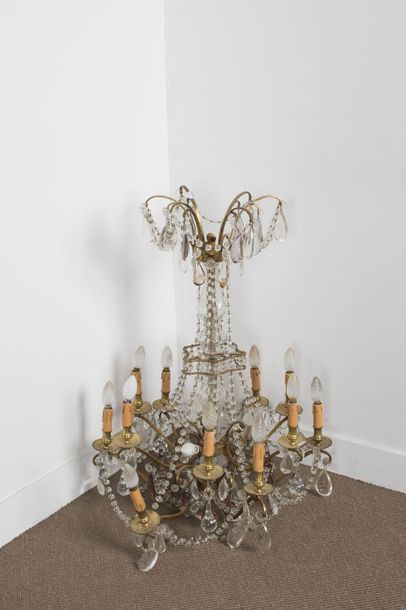 Lustre en bronze doré, la monture supporte...