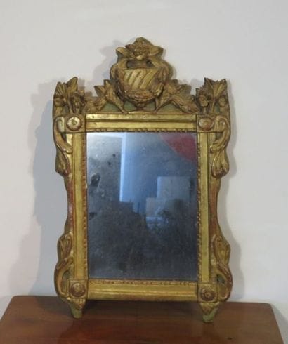 Petit miroir rectangulaire à encadrement...