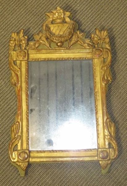 Petit miroir rectangulaire à encadrement...