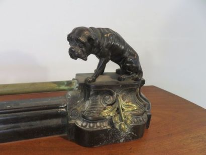 Barre de foyer en fonte de fer et bronze....