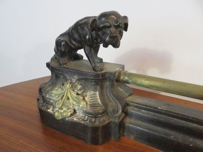Barre de foyer en fonte de fer et bronze....