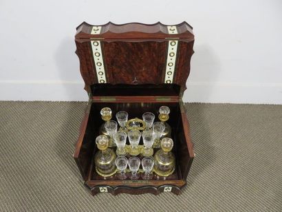 Cave à liqueur en placage de loupe d’amboine,...