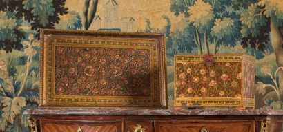 Petit cabinet en carton bouilli polychrome,...