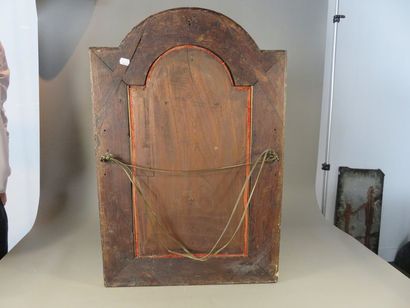 Christ en ivoire sculpté, la tête penchée...