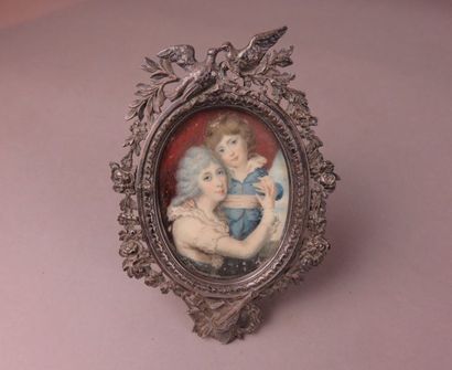 Femme et enfant Miniature ovale (usures et...