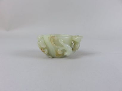 CHINE - XIXe siècle Petite coupe en néphrite...