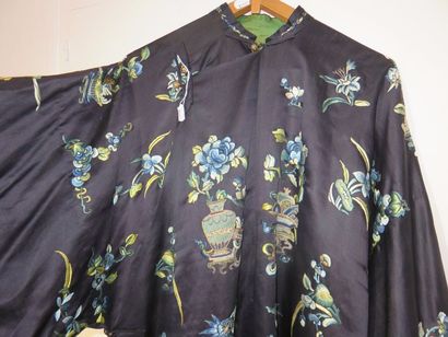 CHINE - Fin XIXe siècle Robe en soie bleu...