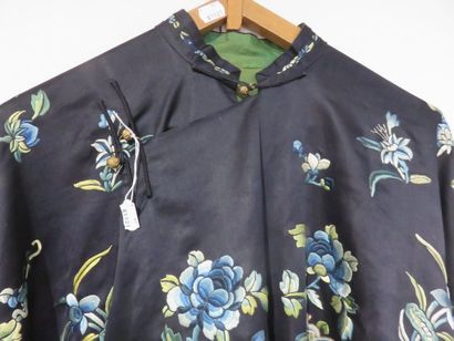 CHINE - Fin XIXe siècle Robe en soie bleu...