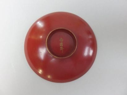 JAPON - XIXe siècle Petite coupe à saké en...