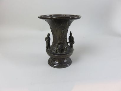 JAPON - Epoque MEIJI (1868 - 1912) Vase balustre...