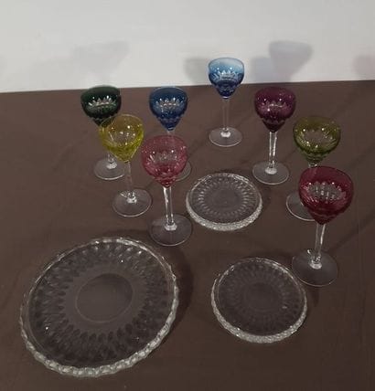 VAL SAINT LAMBERT Suite de huit verres à...
