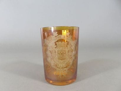 SAINT-LOUIS Verre ambré en cristal gravé...