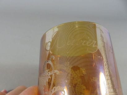 SAINT-LOUIS Verre ambré en cristal gravé...