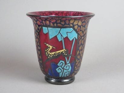 Marcel GOUPY (1886-1954) Vase en verre rouge...