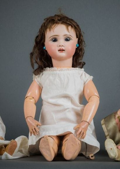 Poupée tête porcelaine marquée 