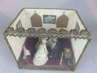 Petite vitrine avec poupées de mode pour...
