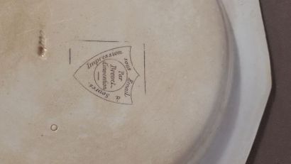 SEVRES, Impression sous émail Cinq assiettes...