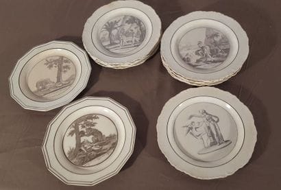 SEVRES, Impression sous émail Cinq assiettes...