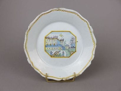 NEVERS Assiette en faïence à décor de la...