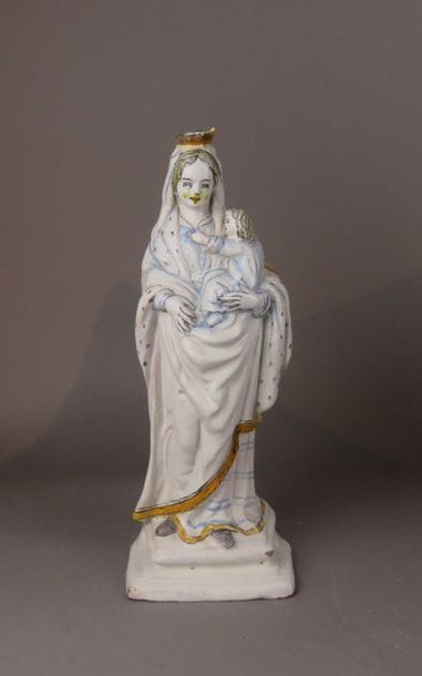 Vierge à l'Enfant en faïence polychrome à...