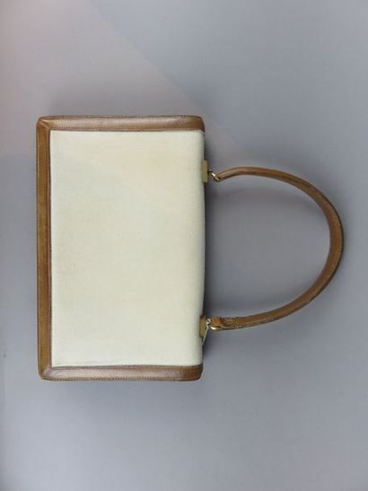HERMES Handbag with handle in cream canvas,...