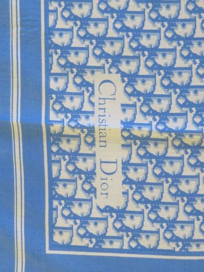 CHRISTIAN DIOR Square with its envelope