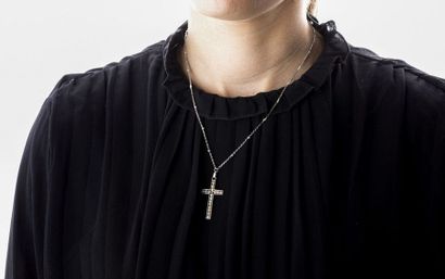 Platinum chain punctuated with probably fine...