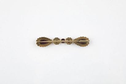 Broche barrette en or jaune ornée au centre...