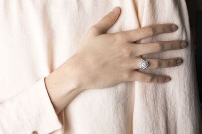 Bague marguerite en or et platine ornée au...