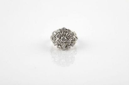 Bague en or gris et platine, forme dôme,...