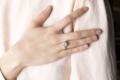 Bague solitaire en or gris ornée d'un diamant...