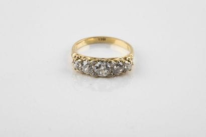 Bague jarretière, en or jaune, composé de...