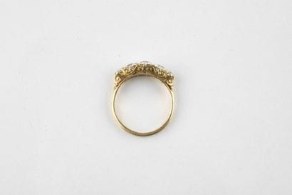 Bague jarretière, en or jaune, composé de...
