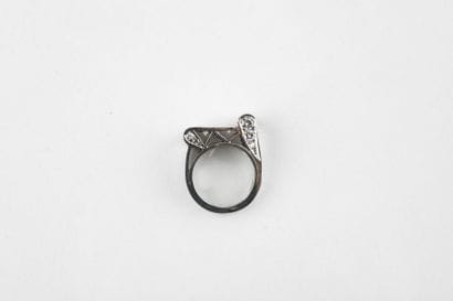 Bague en platine pavée de diamants taille...