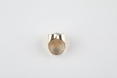 Bague fleur, en or jaune et platine, les...