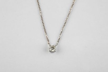 White gold pendant holding a 1 carat brilliant...