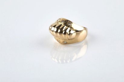 Yellow gold ring adorned with a gadrooned...