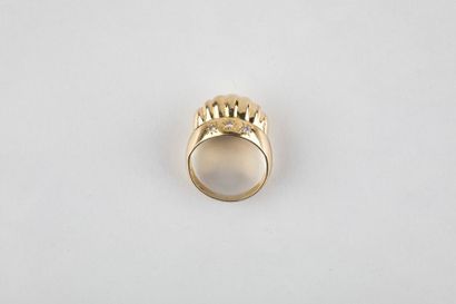 Yellow gold ring adorned with a gadrooned...