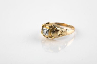 Yellow gold ring set with a brilliant cut...