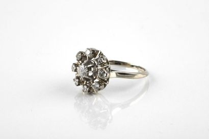 Ring in white gold and platinum, daisy shape...