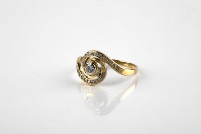 Yellow gold ring, adorned in the center with...